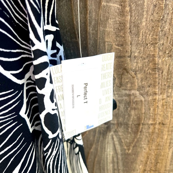 LuLaRoe NWT Perfect T - Picture 3 of 5